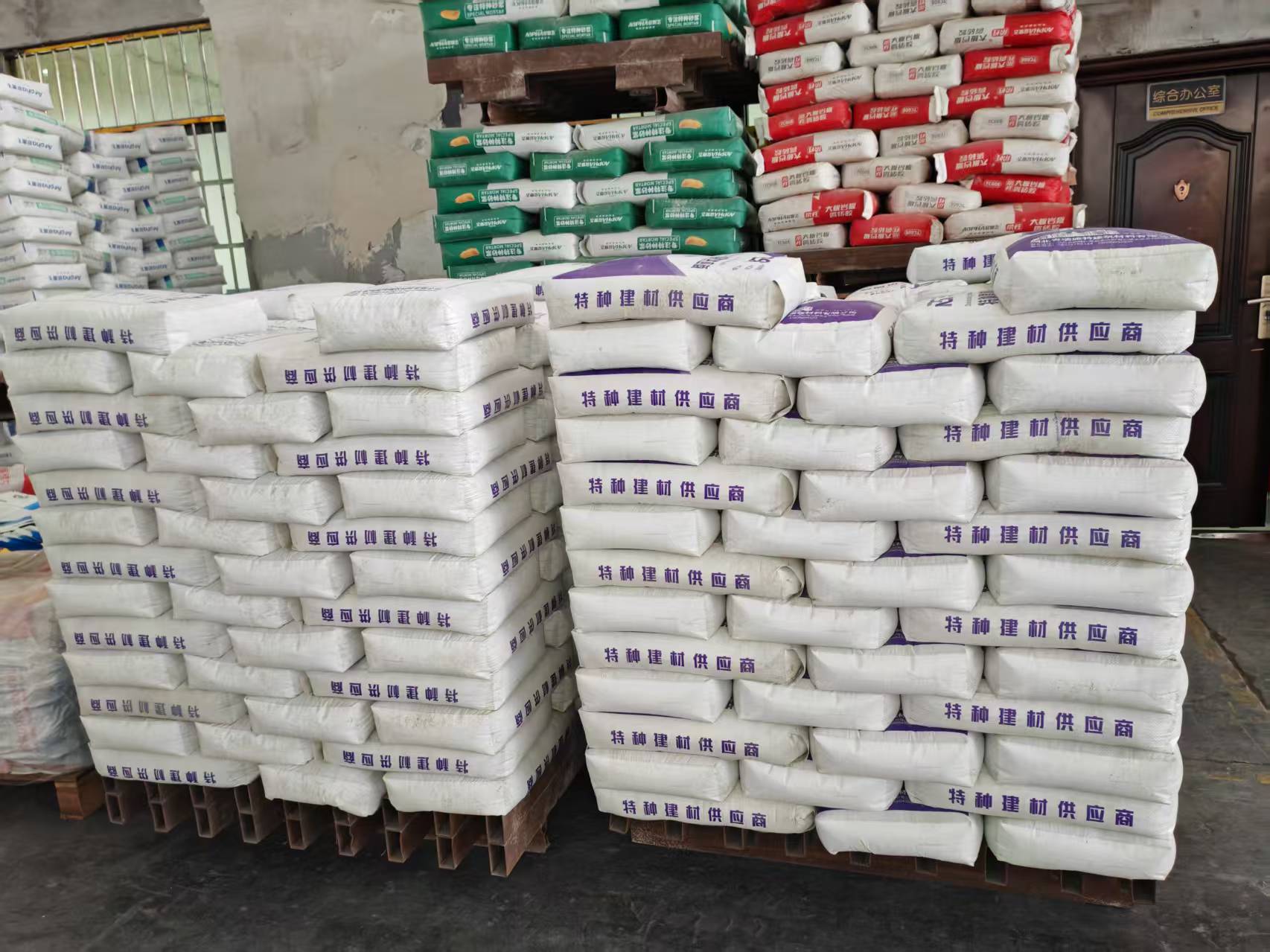 白云拱顶带模注浆料